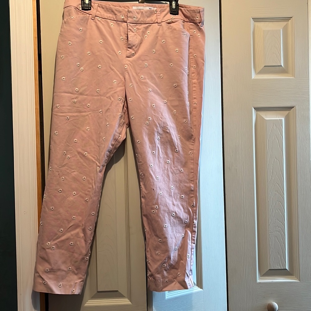 Old navy pixie pants pink with white daisies size 14